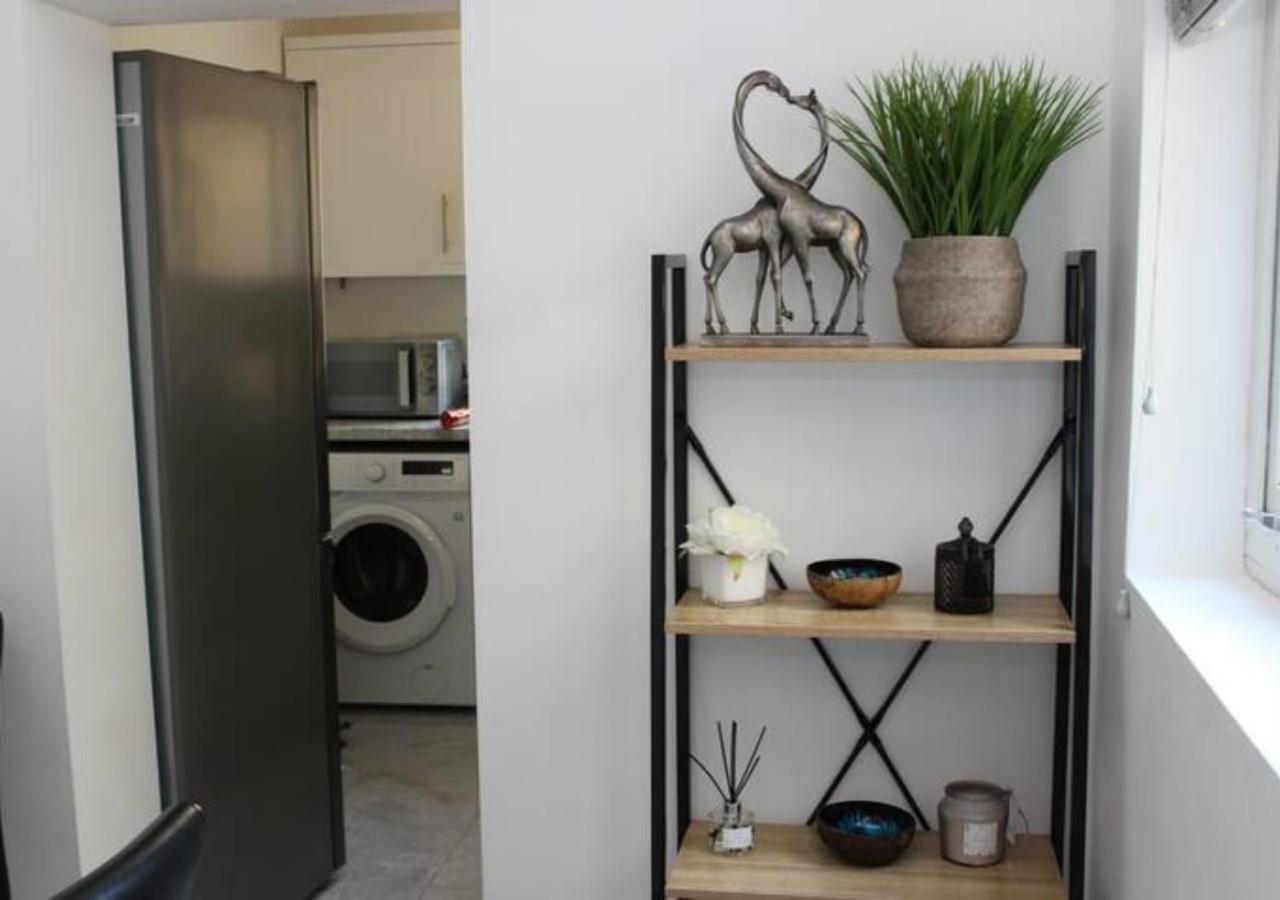 Villa Newly Refurbished 3 Bed 2.5 Bath House In Staines Extérieur photo