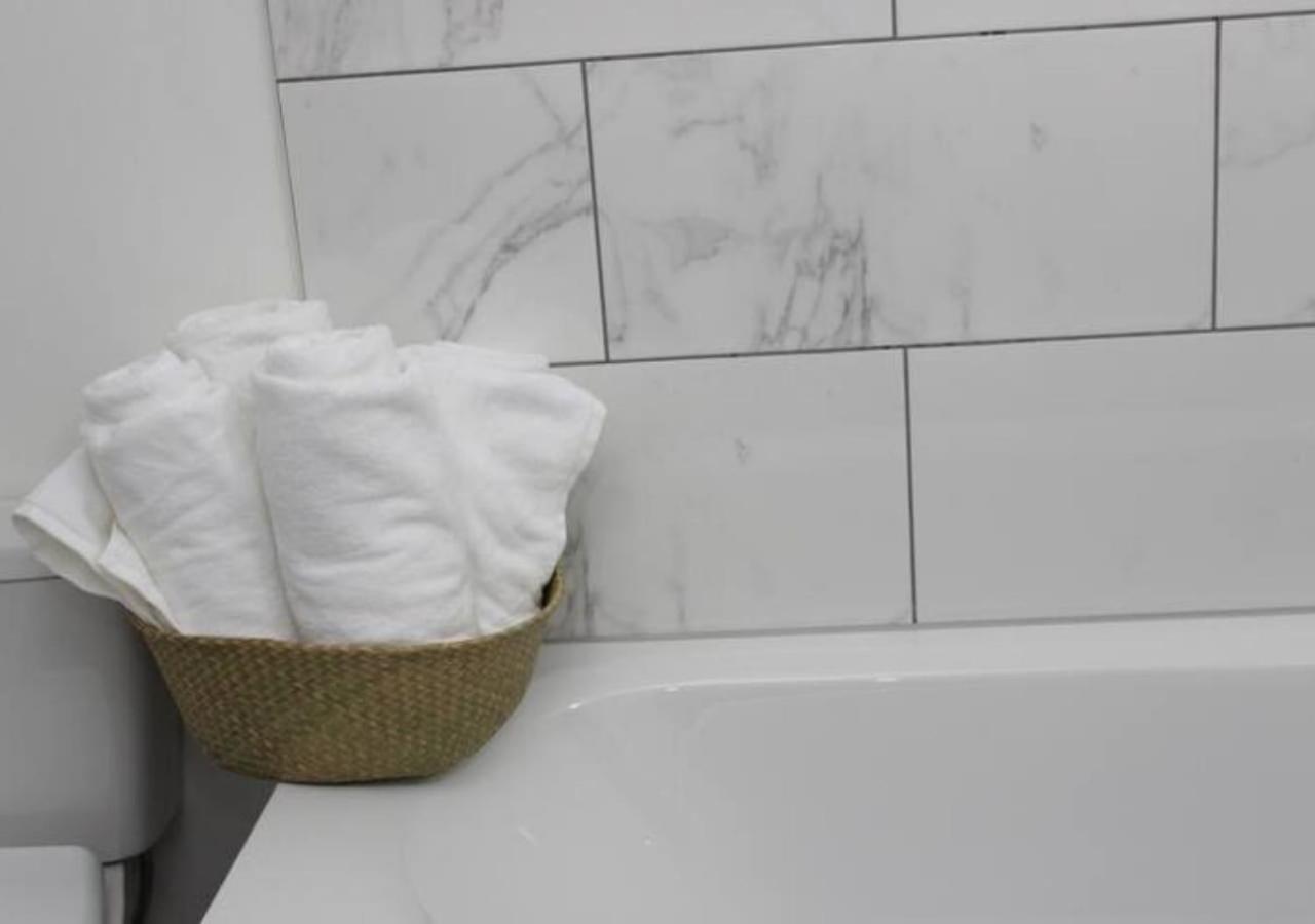 Villa Newly Refurbished 3 Bed 2.5 Bath House In Staines Extérieur photo